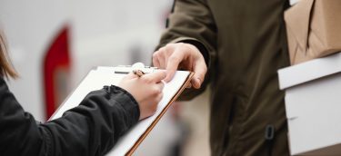 fermer-la-signature-pour-la-livraison-de-colis